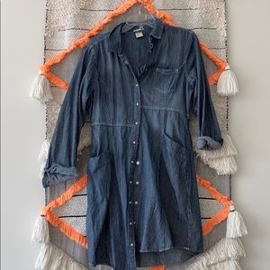 LEVI’S DENIM DRESS IN SIZE LARGE
